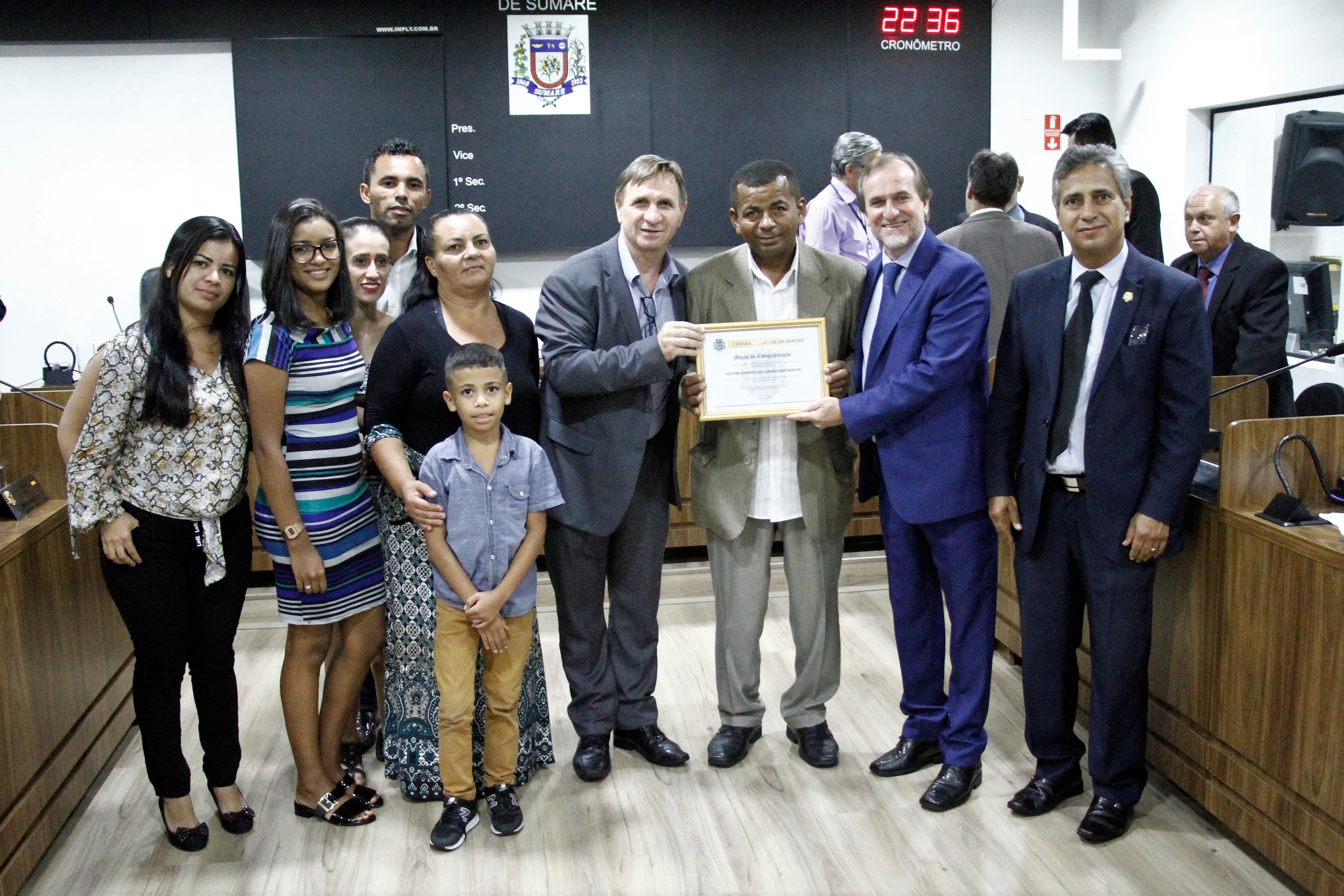 2019322_21.03 Dr. Champam entrega moção ao pastor Jourivaldo